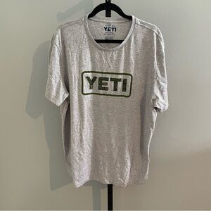 Yeti Camo Logo Badge Short Sleeve T-Shirt Size XXL
